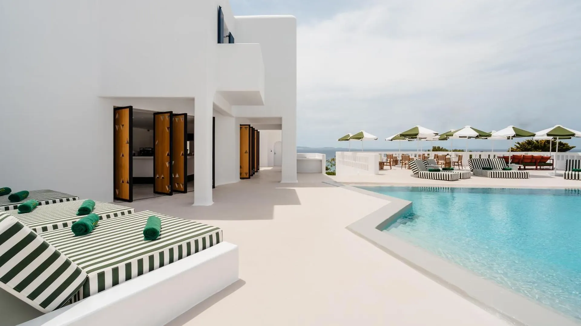 Croco Mykonos Hotel Tourlos 5*,
